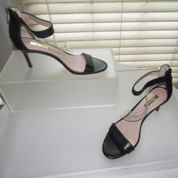 LOUISE ET CIE Hallia Minimalist Open Toe Chic Black Sandals Size 7M - Picture 1 of 4